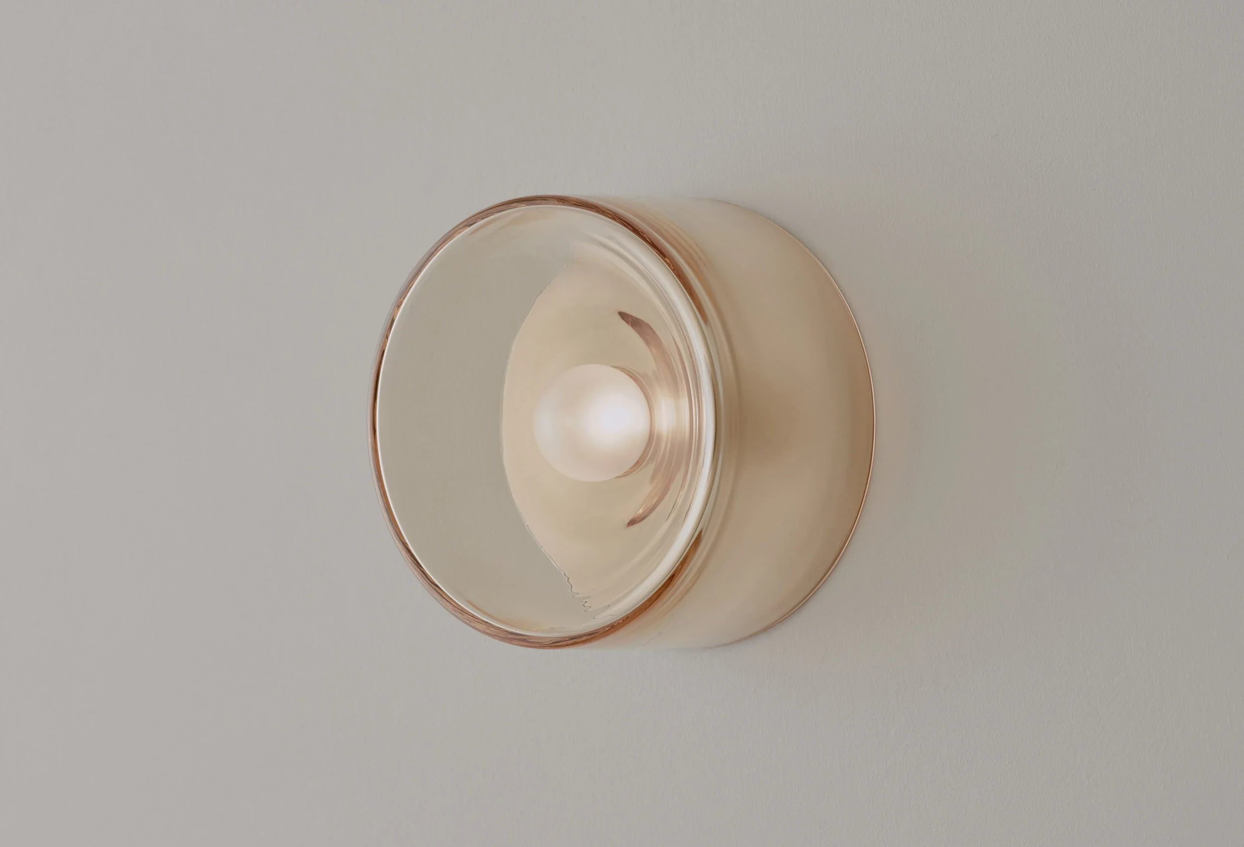 VOLKER HAUG STUDIO ANTON BLOWN GLASS SCONCE / CLEAR AMBER Ø7" x D3.9"