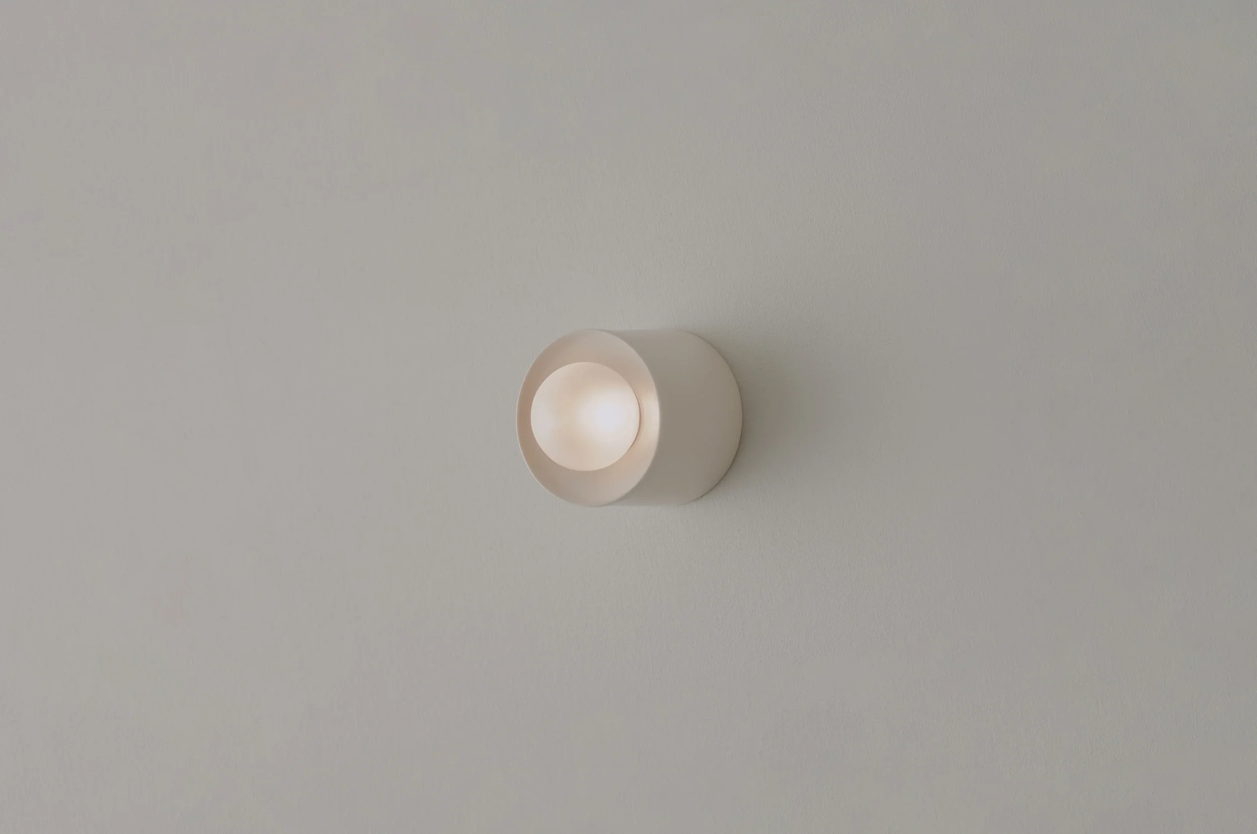VOLKER HAUG STUDIO ANTON CERAMIC CLEAR GLAZE SCONCE / MICRO Ø3.2" x D2.6"
