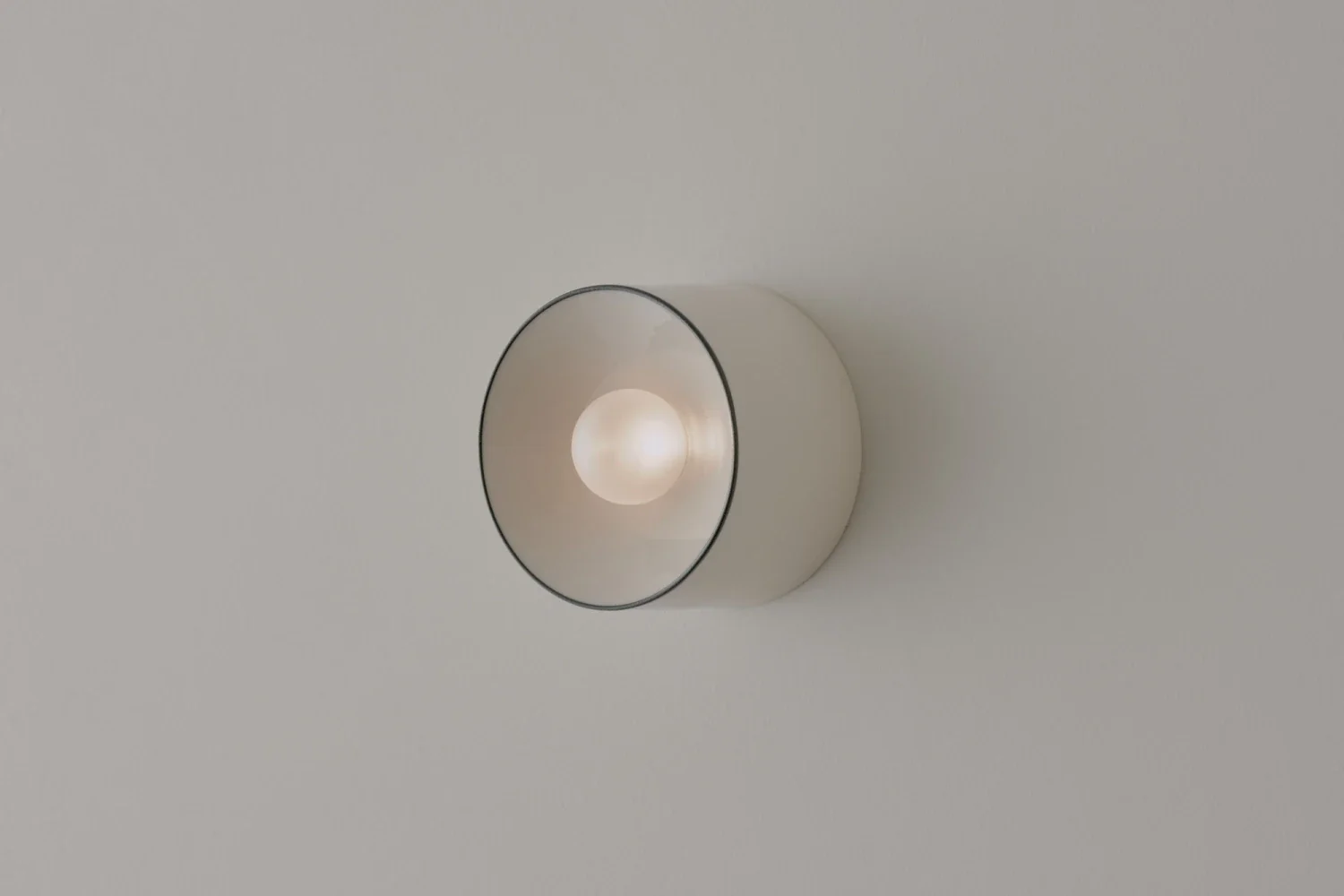VOLKER HAUG STUDIO ANTON CERAMIC PINSTRIPE SCONCE / MINI Ø5.1" x D3.4" - Image 4