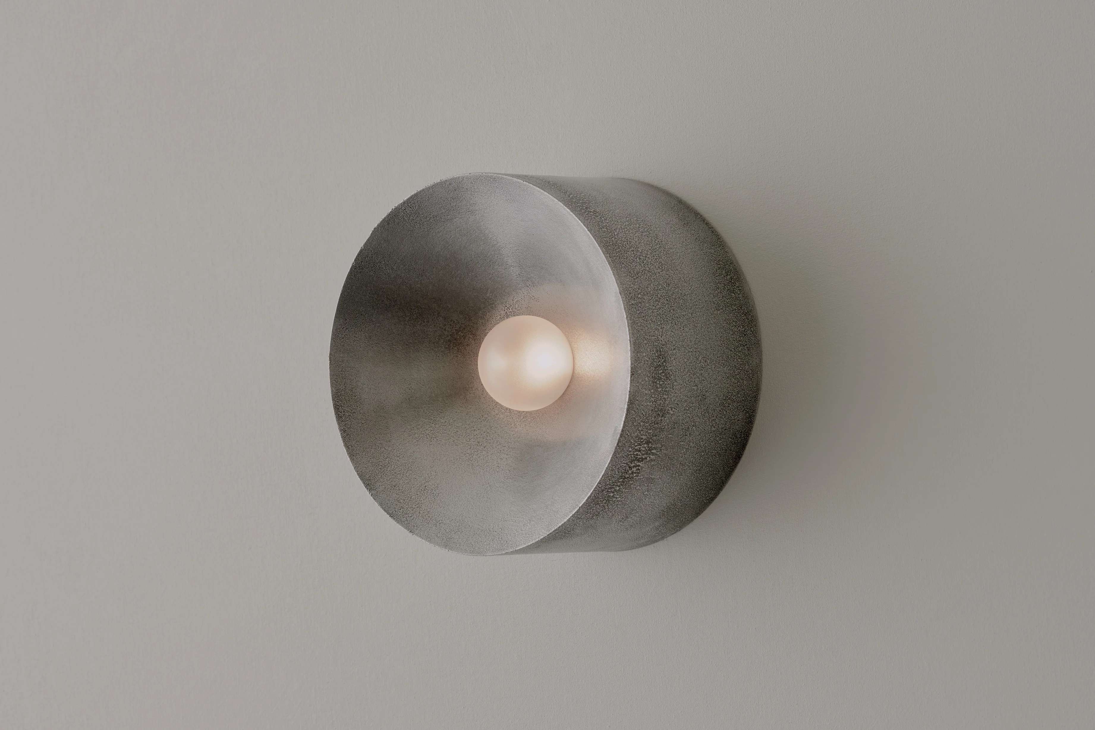 VOLKER HAUG STUDIO ANTON ALUMINUM SCONCE Ø7" x D3.9" - Image 3