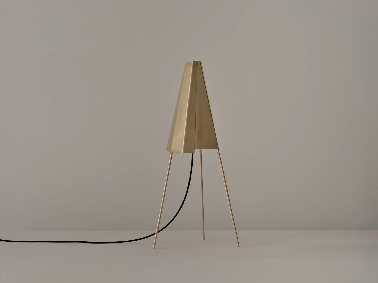 VOLKER HAUG STUDIO LOOSE THREAD LAMP W10.6" x D12" x H26.4"