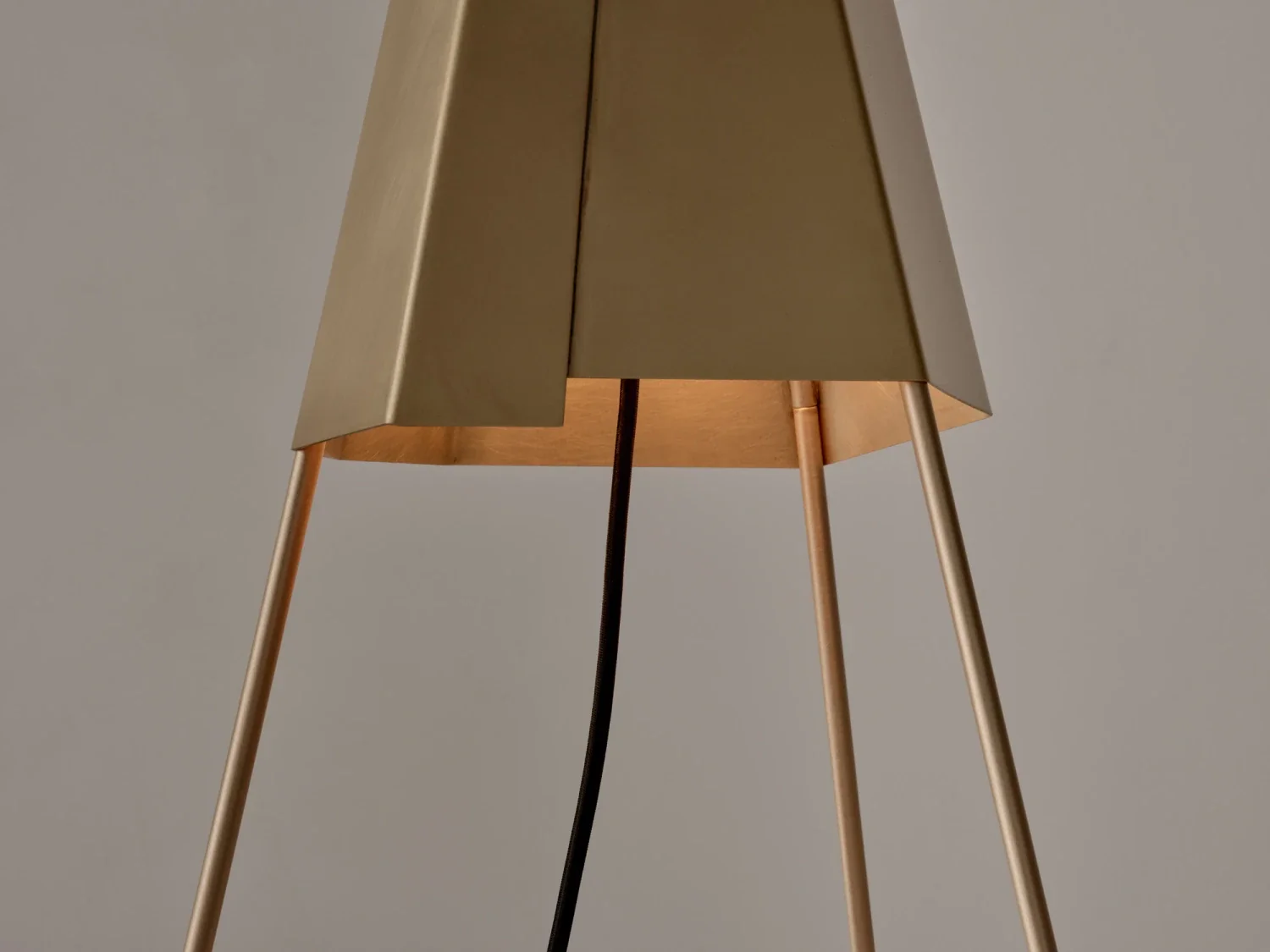 VOLKER HAUG STUDIO LOOSE THREAD LAMP W10.6" x D12" x H26.4" - Image 4