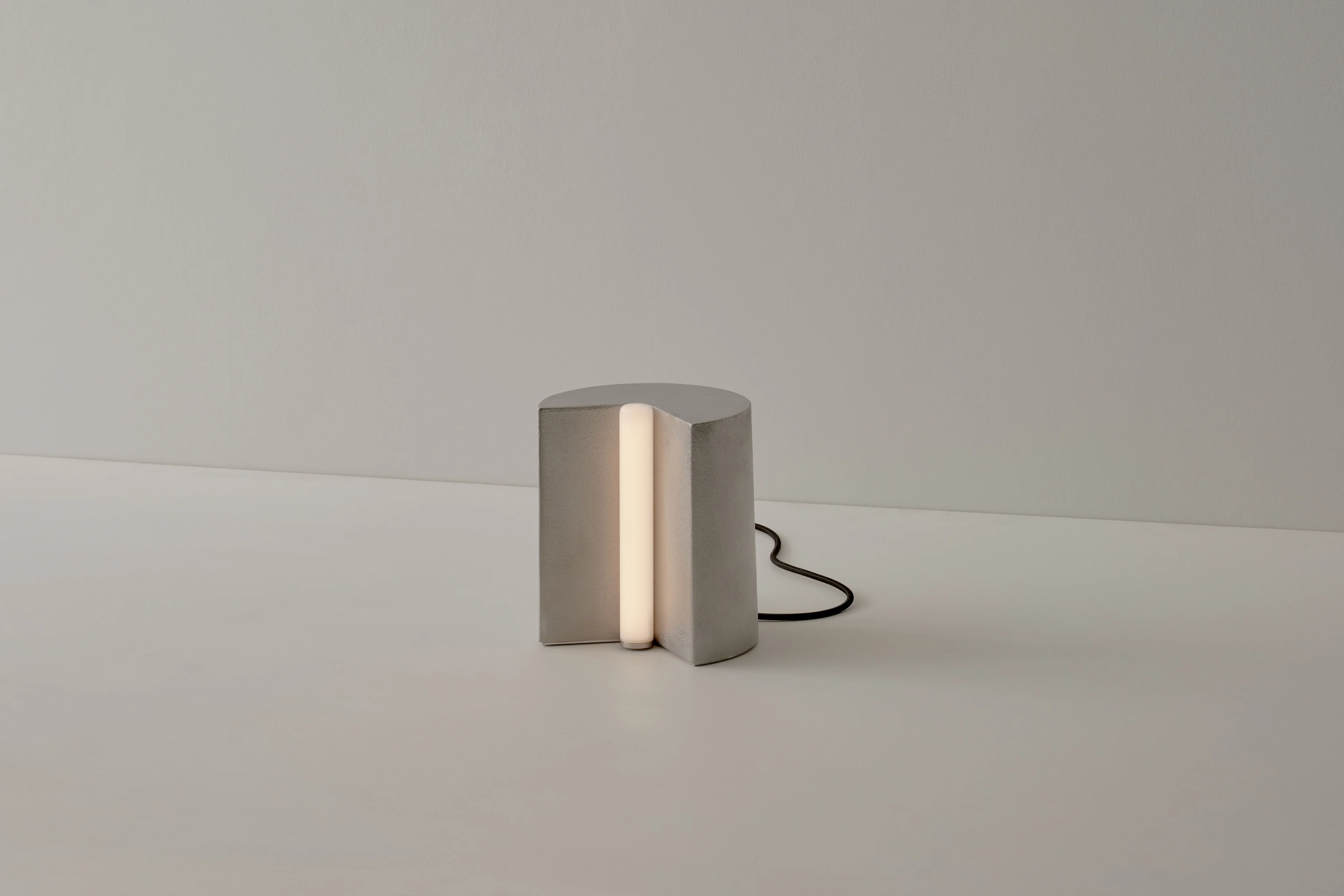 VOLKER HAUG STUDIO TABLETON SMALL LAMP H8" x Ø7" - Image 2