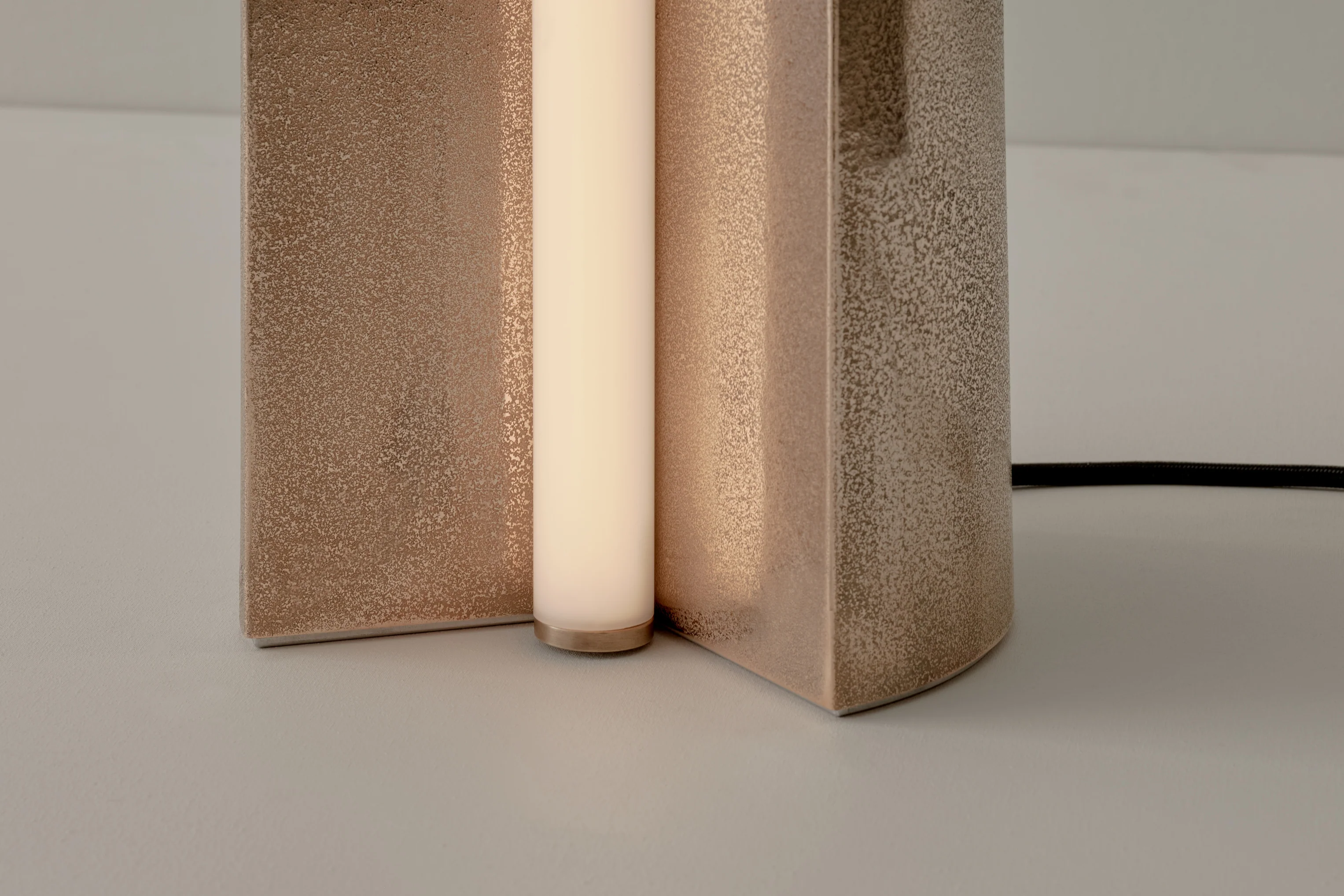 VOLKER HAUG STUDIO TABLETON SMALL LAMP H8" x Ø7" - Image 4