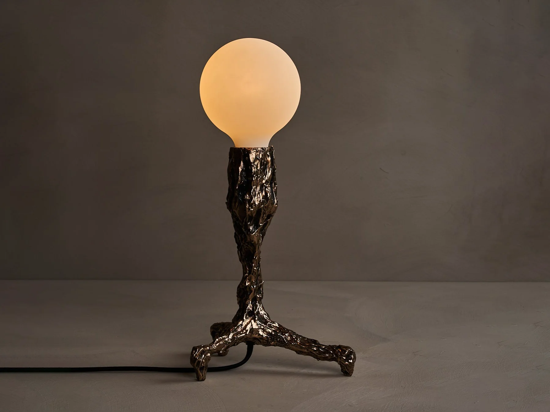 WILLIAM GUILLON SWEET THING II BRONZE TABLE LAMP H16" x Ø8" - Image 3
