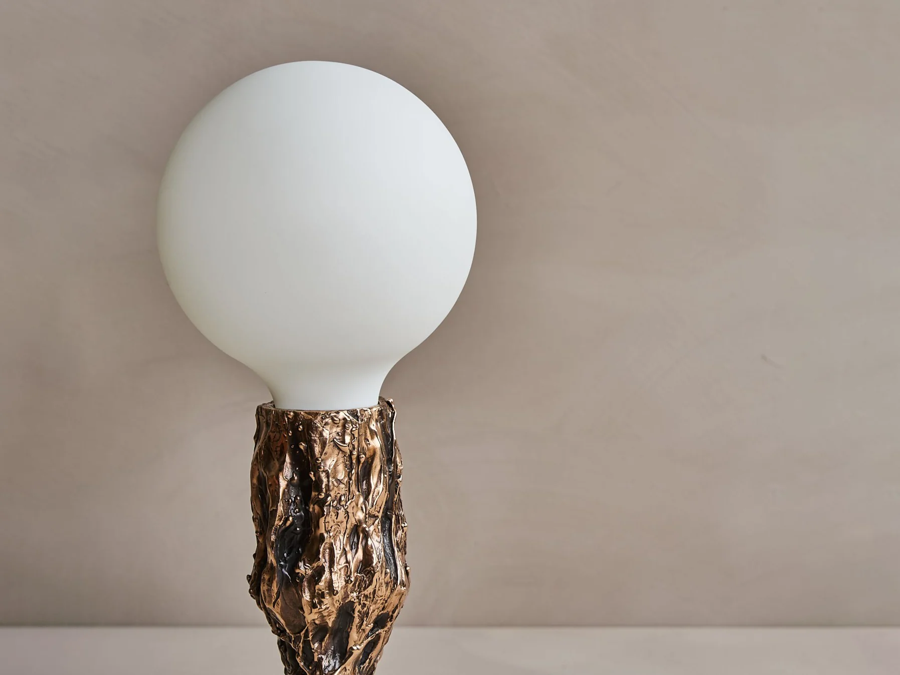 WILLIAM GUILLON SWEET THING II BRONZE TABLE LAMP H16" x Ø8" - Image 4