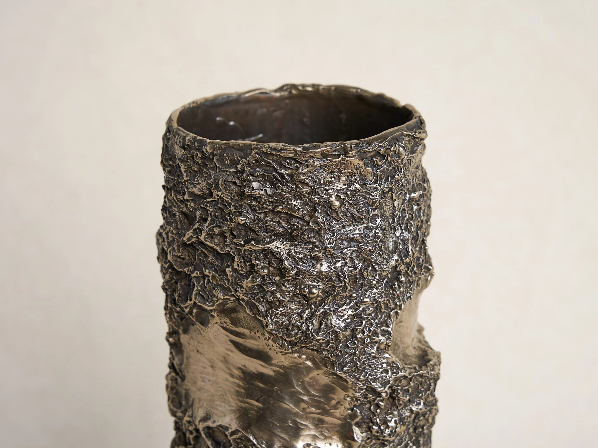 WILLIAM GUILLON VANITÉ n.12 BRONZE VESSEL H13.8" x W4.7" x D3.5" - Image 4